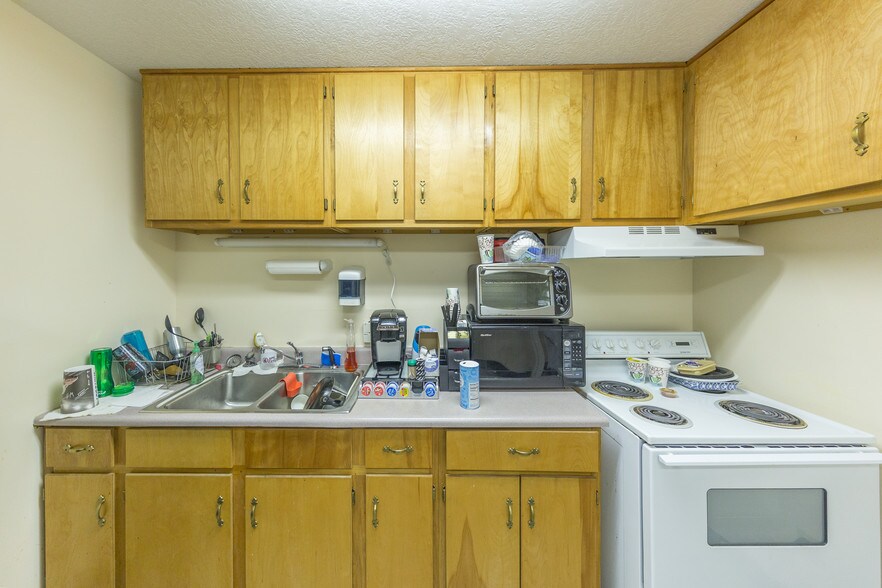 More Photos Of 1103 Center St, Pasadena Warehouse For Sale
