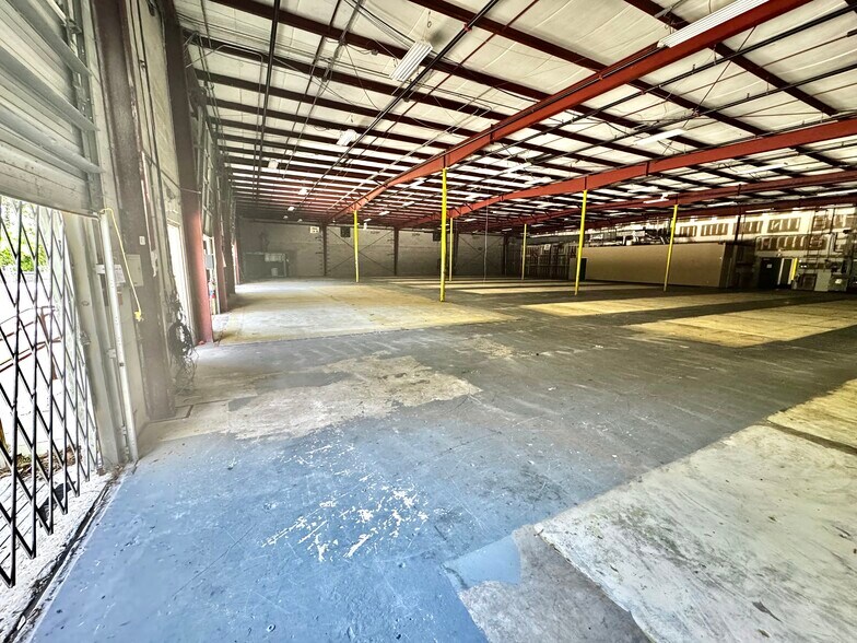 More Photos Of 3506 University Blvd S, Jacksonville Freestanding For Lease