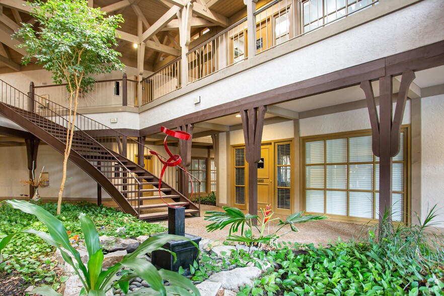 More Photos Of 4444 N Belleview Ave, Kansas City Unknown For Lease