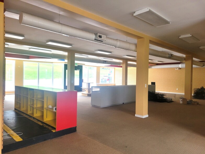 More Photos Of 10854 York Rd, Cockeysville General Retail For Sale