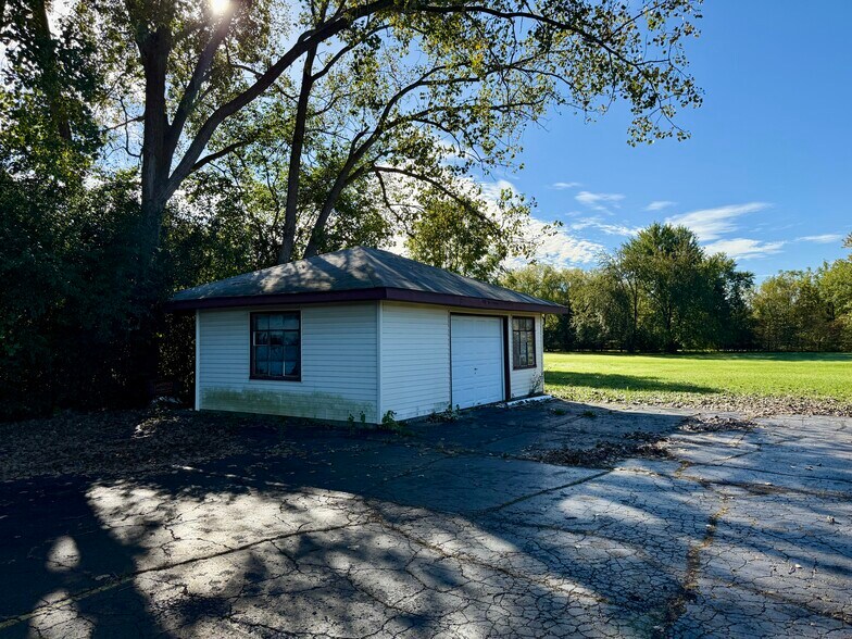 More Photos Of 5046 Davison Rd, Burton Office For Sale