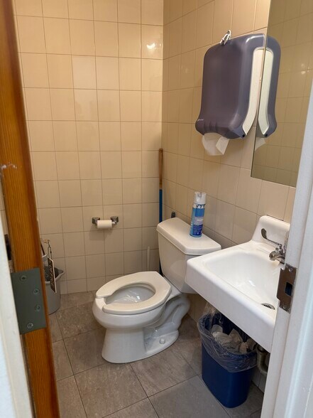 More Photos Of 133-47 Sanford Ave, Flushing Loft Creative Space For Sale