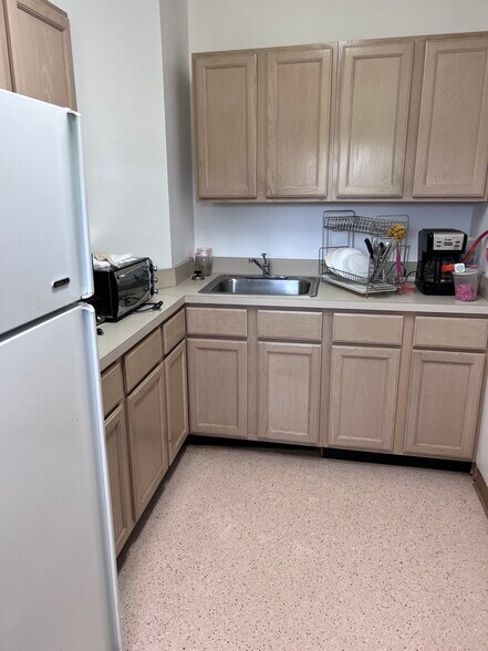 More Photos Of 8261 Diagonal Rd, Streetsboro Office For Lease