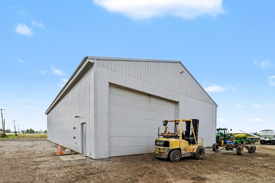 More Photos Of 4685 W US Route 20, Gibsonburg Light Distribution For Sale
