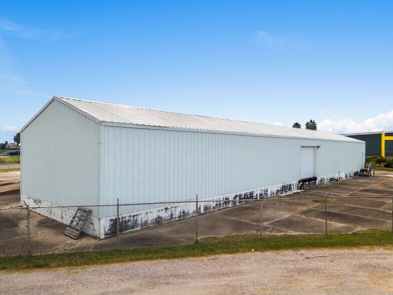 More Photos Of 8602 Broadway St, Galveston Warehouse For Sale