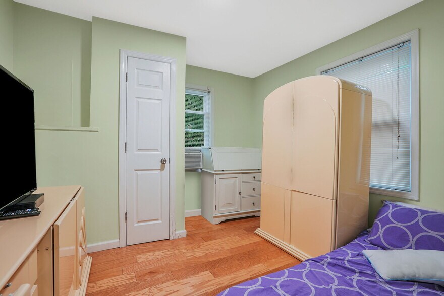 More Photos Of 1000 Stewart Ave, Bethpage Storefront Retail Residential For Sale