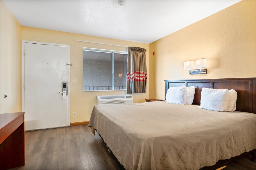 More Photos Of 7455 W Irlo Bronson Memorial Hwy, Kissimmee Hotel For Sale