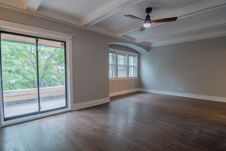 More Photos Of 844 W Lakeside Pl, Chicago Multifamily For Sale