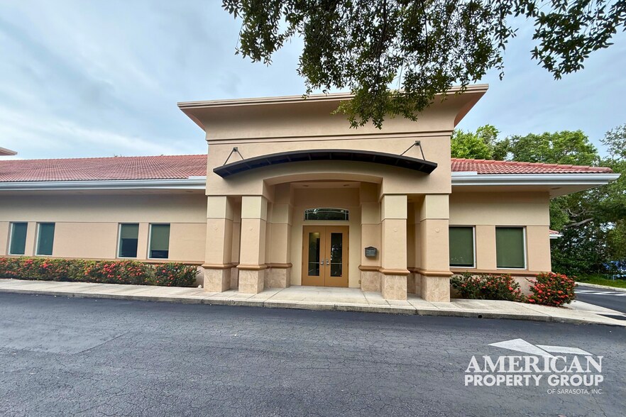More Photos Of 5715 21st Ave W, Bradenton Medical For Sale