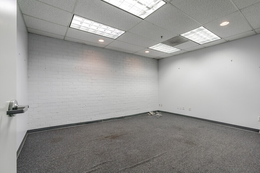 More Photos Of 700-710 W Wilson Ave, Glendale Office For Lease