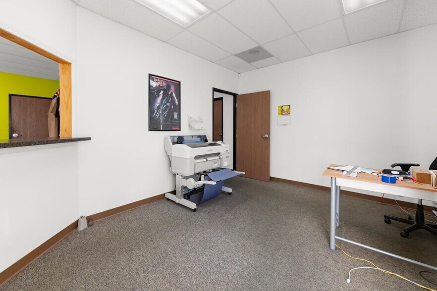 More Photos Of 661 Cochran St, Simi Valley Manufacturing For Sale
