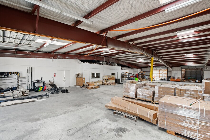 More Photos Of 9300 Brown Ln, Austin Warehouse For Lease
