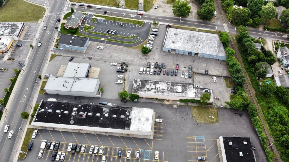 More Photos Of 376-380 E Main St, Patchogue Freestanding For Lease