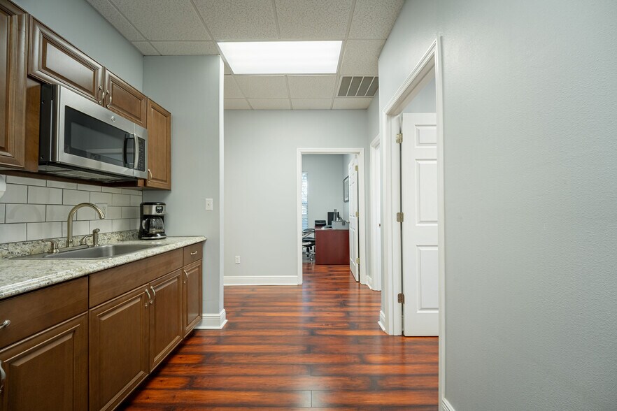 More Photos Of 523 Wekiva Commons Cir, Apopka Office For Sale