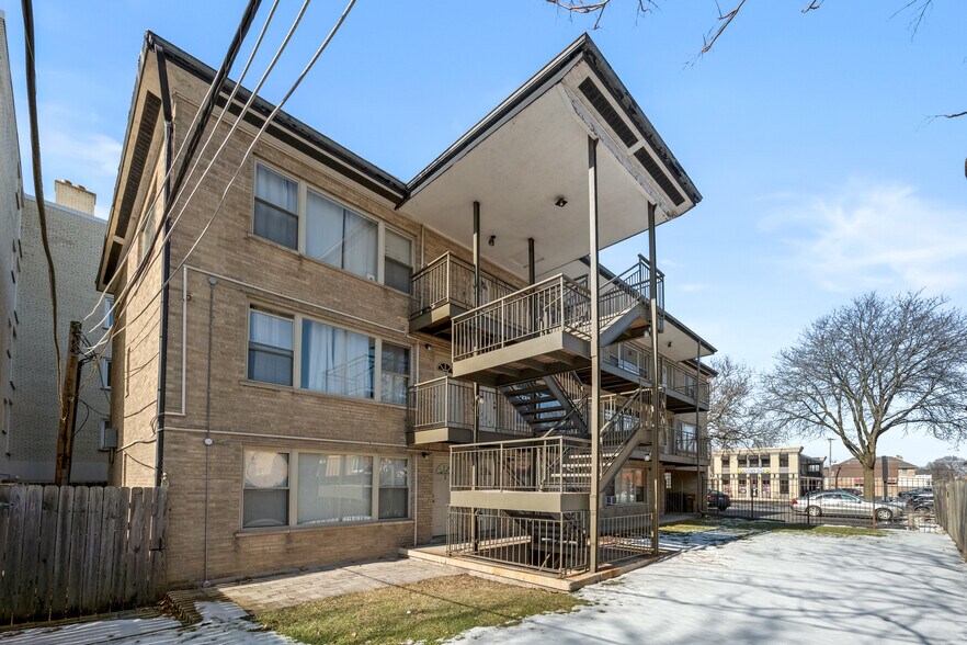 More Photos Of 7827 North Ave, River Forest Apartments For Sale
