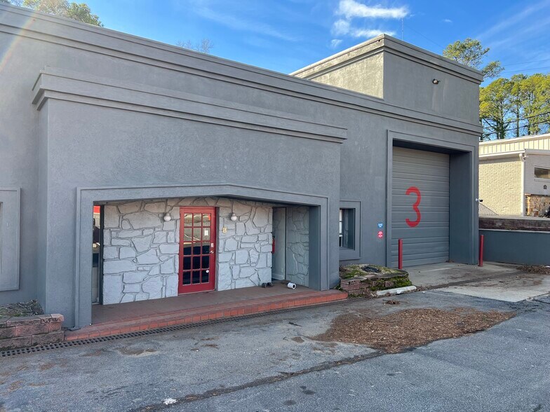 More Photos Of 130 SE Dodd St, Marietta Flex For Lease