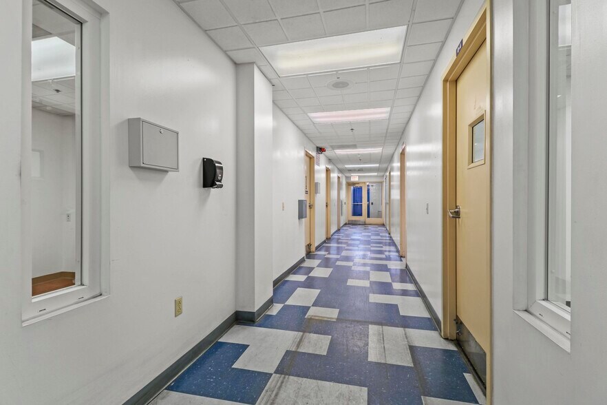 More Photos Of 315 Northampton St, Kingston Industrial For Sale