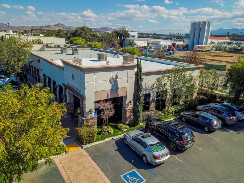 More Photos Of 537 Queensland Cir, Corona Loft Creative Space For Sale