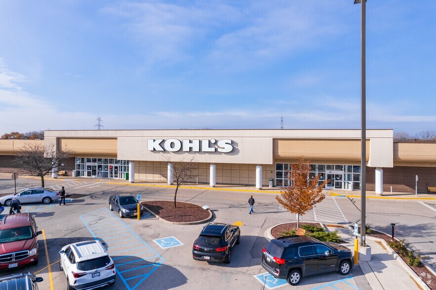More Photos Of 2525-2677 S 108th St, West Allis General Retail For Lease