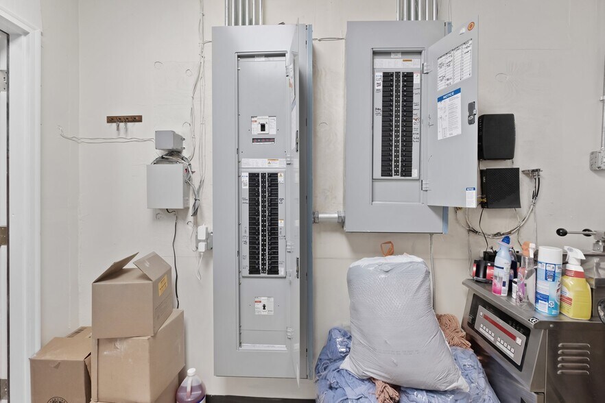 More Photos Of 1235 N Grand Blvd, Saint Louis Fast Food For Sale