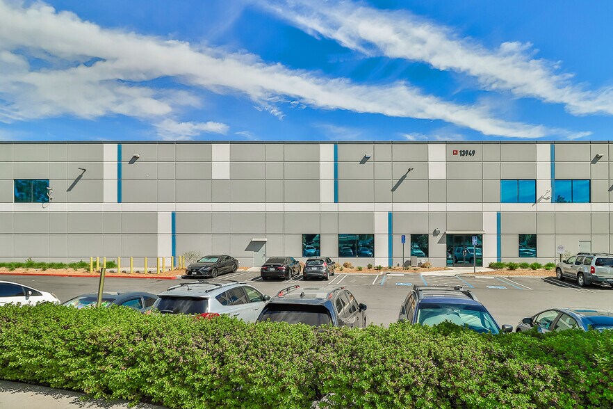 More Photos Of 13949 Balboa Blvd, Sylmar Warehouse For Lease
