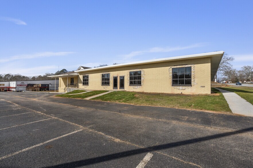 More Photos Of 3955 Highway 53, Hoschton Freestanding For Sale