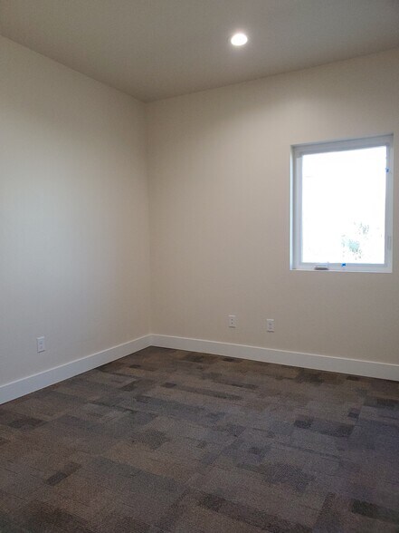 More Photos Of 3811 N Commerce Cir, Idaho Falls Light Manufacturing For Lease