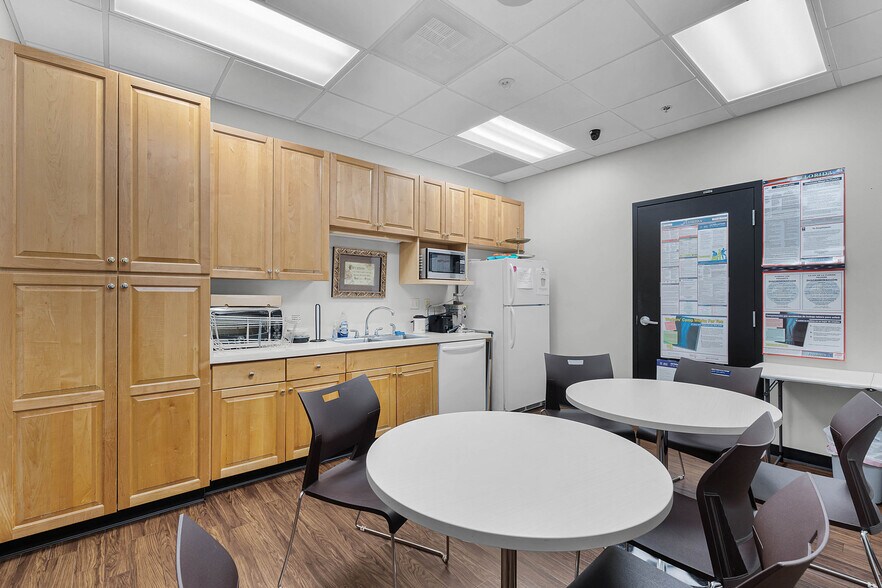 More Photos Of 801-811 N Orange Ave, Orlando Medical For Sale