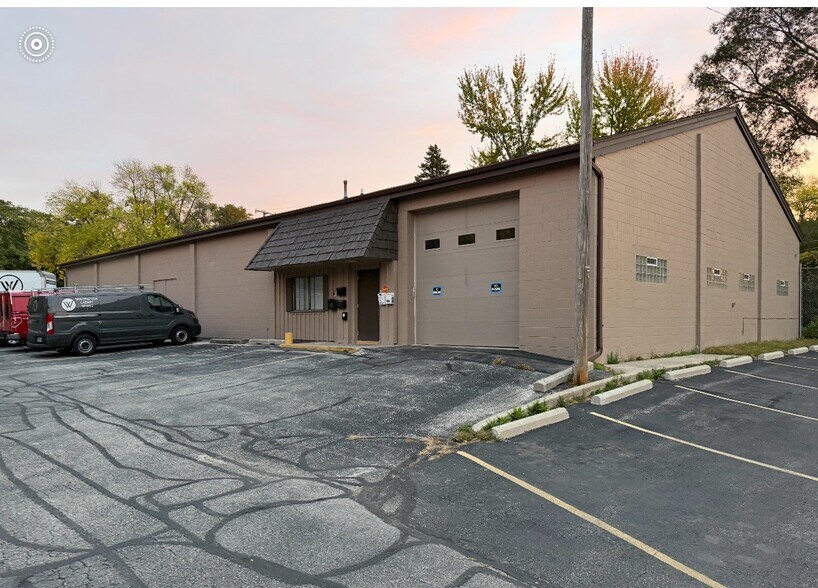 More Photos Of 4919 W Good Hope Rd, Milwaukee Flex For Lease