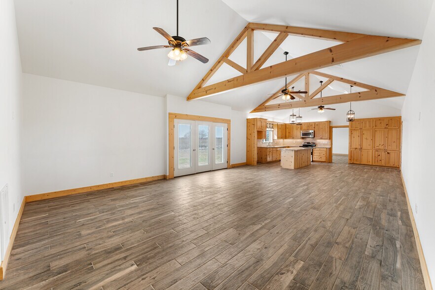 More Photos Of 9702 Surrey Ln, Richmond Light Distribution For Sale