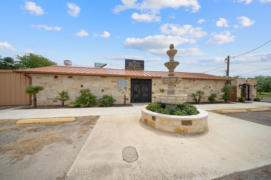 More Photos Of 19588 K St, Somerset Restaurant For Sale