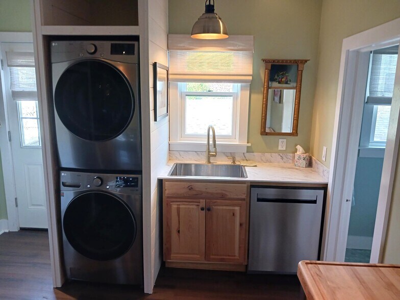 More Photos Of 117 Water St, Stonington Apartments For Sale