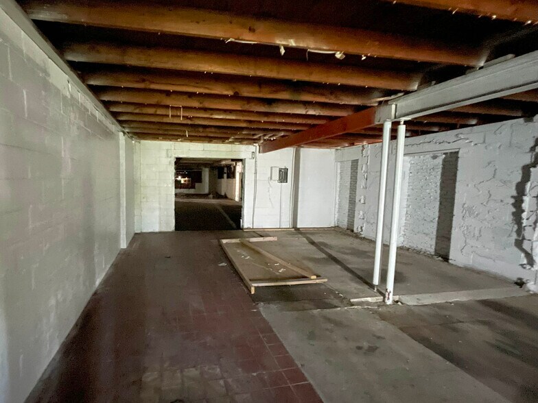 More Photos Of 5808-5812 Ritchie Highway, Baltimore Auto Repair For Sale