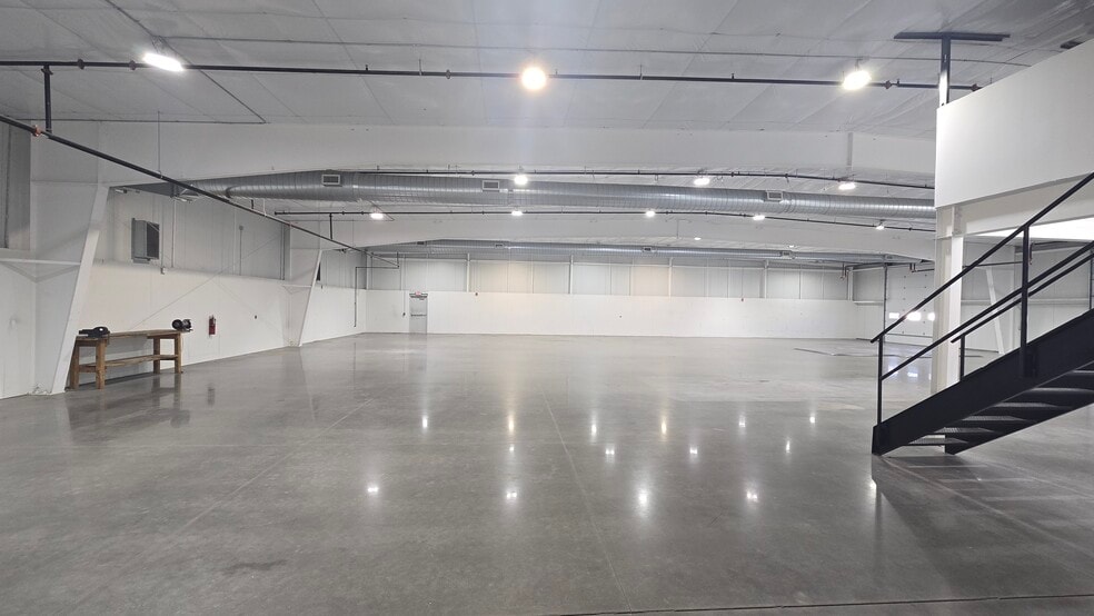 More Photos Of 197 Thunder Rd, Mooresville Light Distribution For Lease