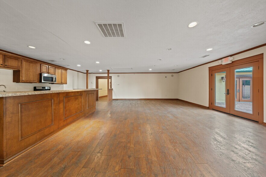 More Photos Of 6401 Rock Creek Rd, Waco Freestanding For Sale