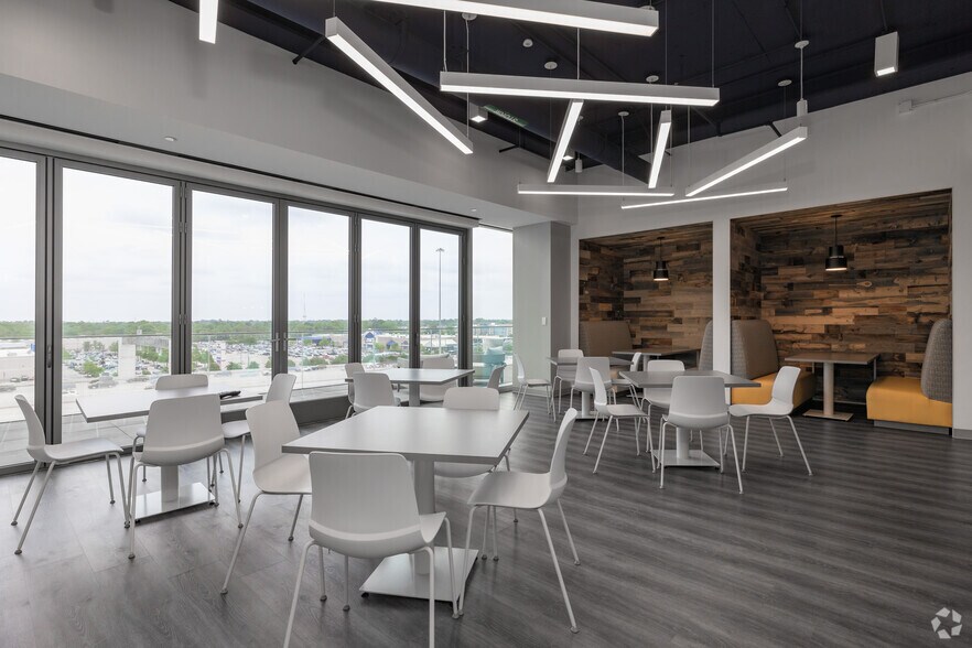 More Photos Of 9655 Katy Fwy, Houston Unknown For Lease