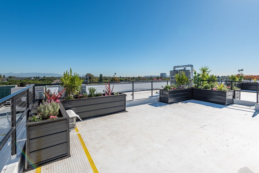 More Photos Of 11600 National Blvd, Los Angeles Apartments For Sale