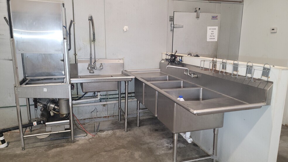 More Photos Of 100 Manor Harrison City Rd, Manor Restaurant For Sale