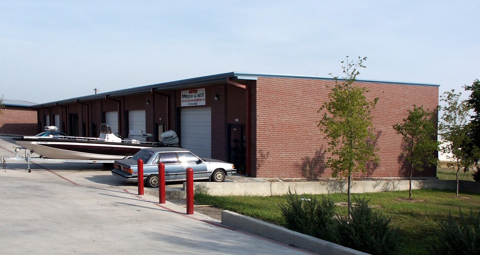 Primary Photo Of 902 Old Austin Hutto Rd, Pflugerville General Retail For Lease