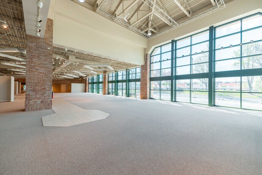 More Photos Of 8300 N Wayne Rd, Westland Freestanding For Lease