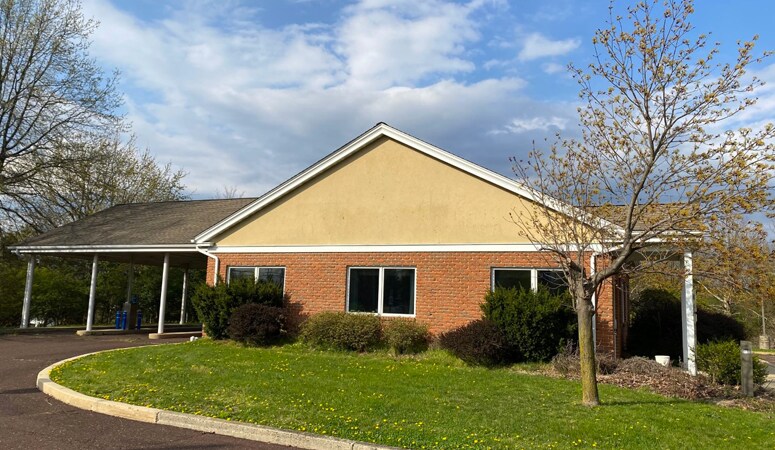 Primary Photo Of 835 Lawn Ave, Sellersville Bank For Lease
