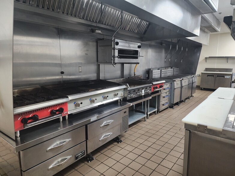 More Photos Of 8845 Gratiot Rd, Saginaw Freestanding For Sale