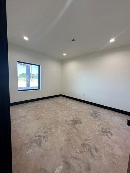 More Photos Of 538 US-62/180 Hwy, Seminole Flex For Sale