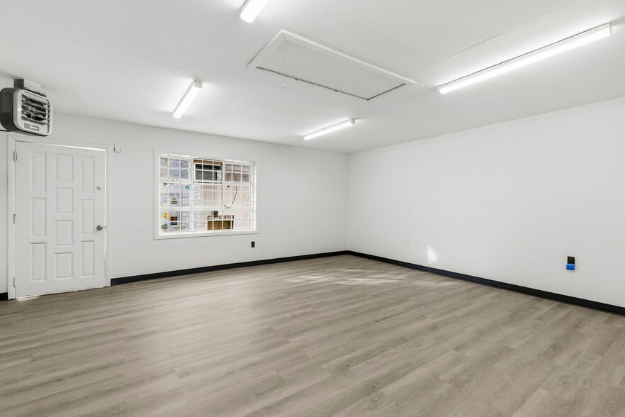 More Photos Of 1100 Calvary Rd, Churchville Flex For Sale