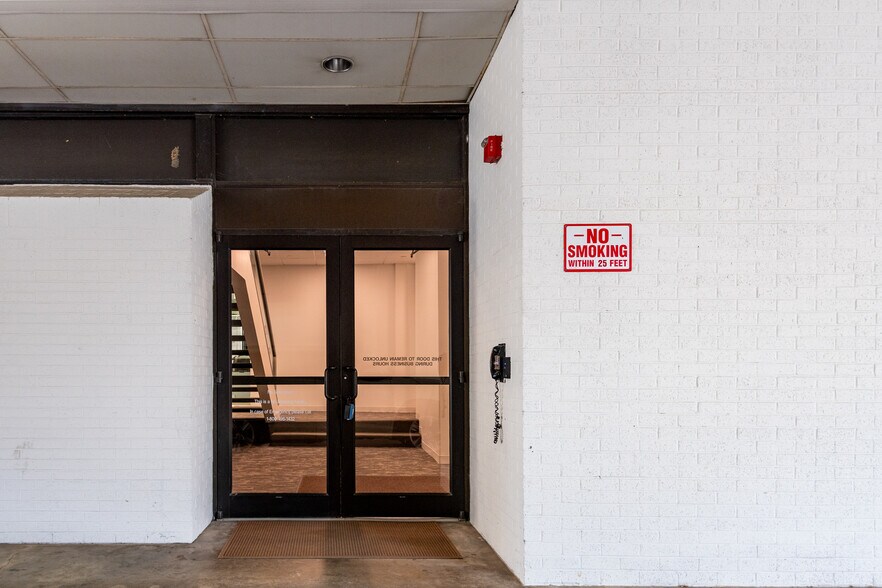 More Photos Of 104 Decker Ct, Irving Unknown For Lease