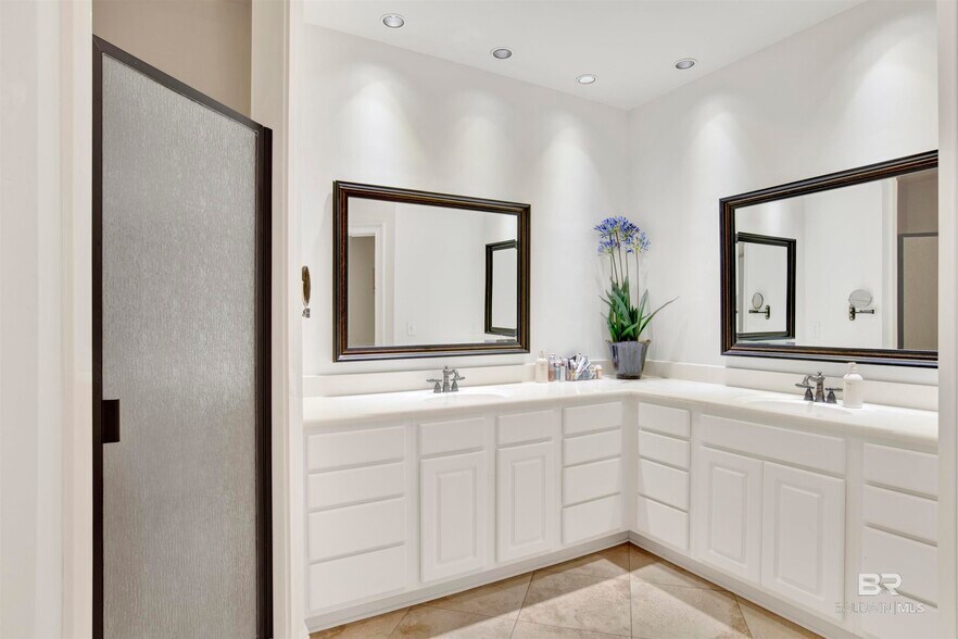 More Photos Of 16 Market St, Orange Beach Office For Sale