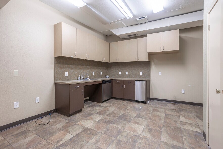 More Photos Of 900 Summit Ave, Fort Worth Office For Lease