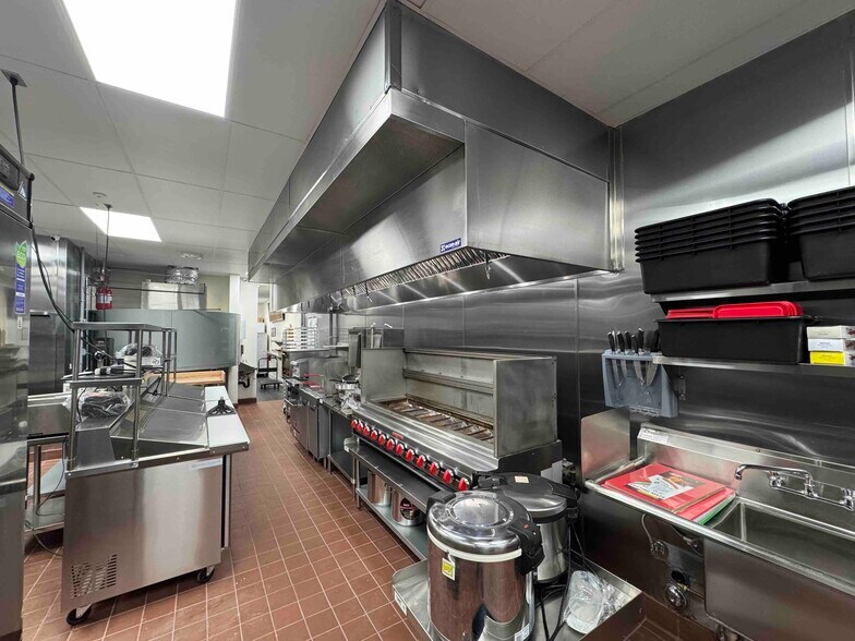 More Photos Of 117 W California Blvd, Pasadena General Retail For Sale