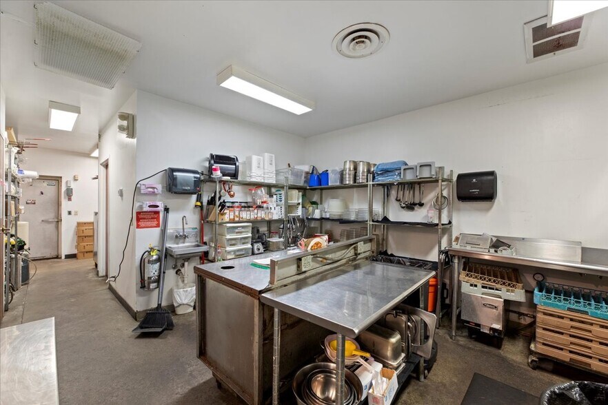 More Photos Of 1207 S 35th St, Council Bluffs Restaurant For Sale