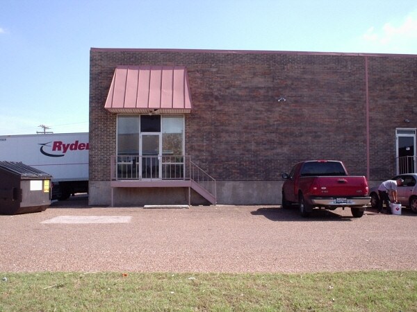More Photos Of 3410-3414 Royalty Row, Irving Flex For Lease